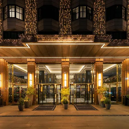 Отель Hilton Vienna Plaza