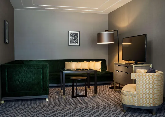 Hilton Plaza Hotel