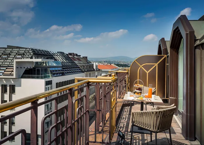 Hilton Plaza 4*