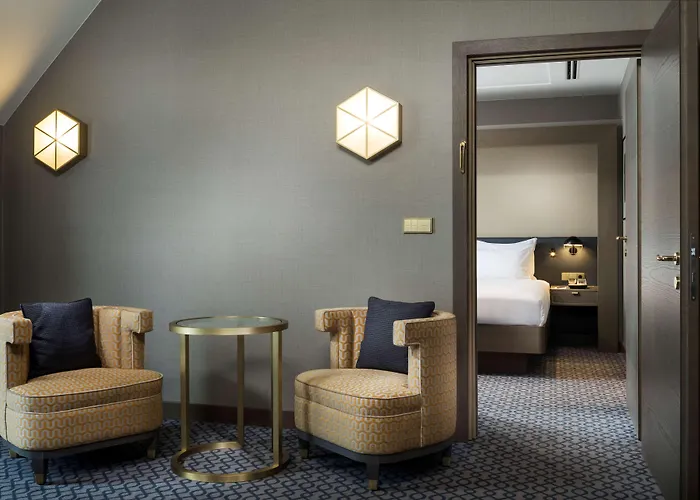 Hilton Plaza Hotel