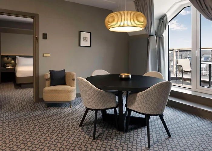 Hilton Plaza 4*