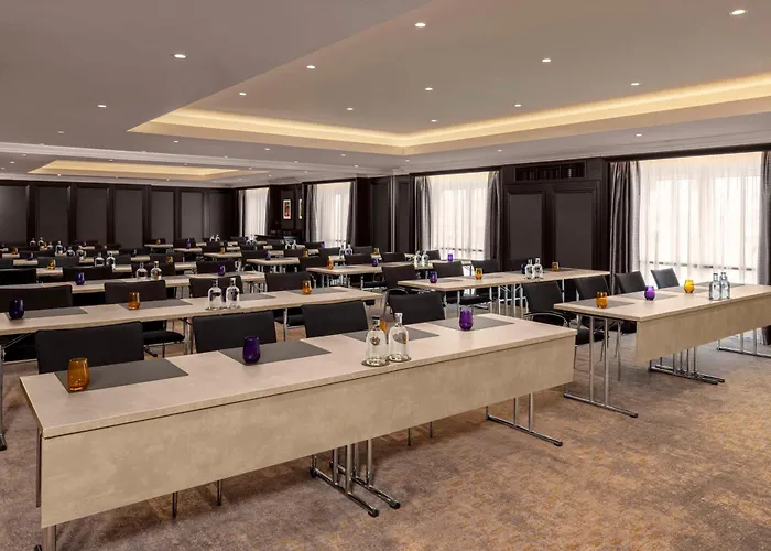 Hilton Plaza Hotel