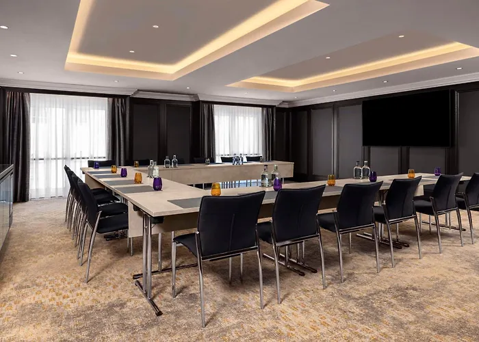 Hilton Plaza Hotel 4*