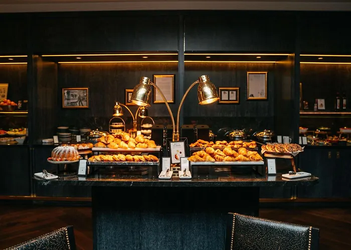Hilton Plaza Hotel 4*