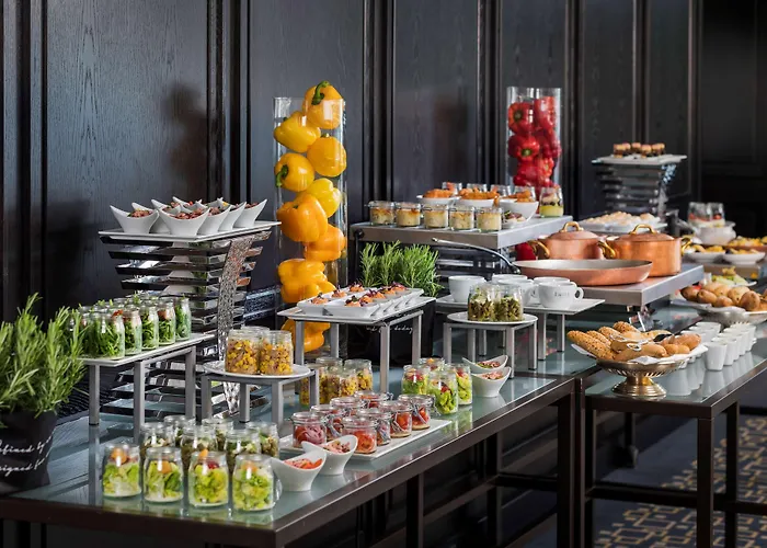Hilton Plaza Hotel 4*