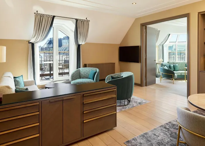 Hilton Plaza 4*