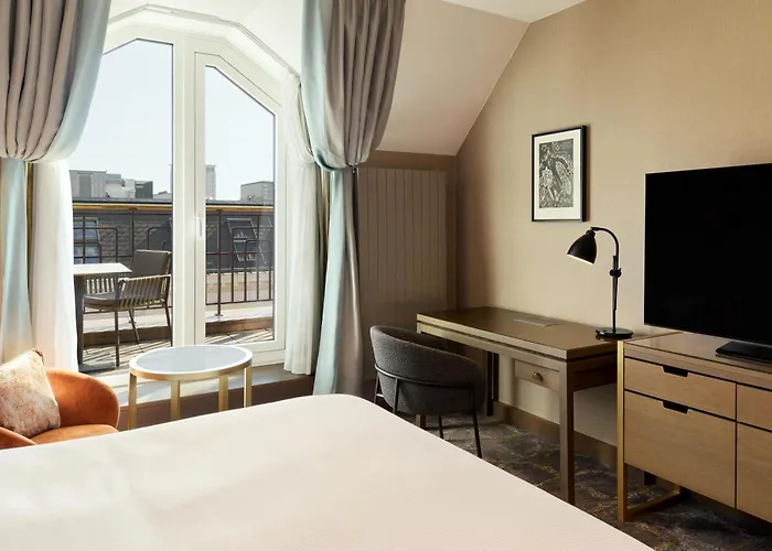 Hilton Plaza Ξενοδοχείο 4*