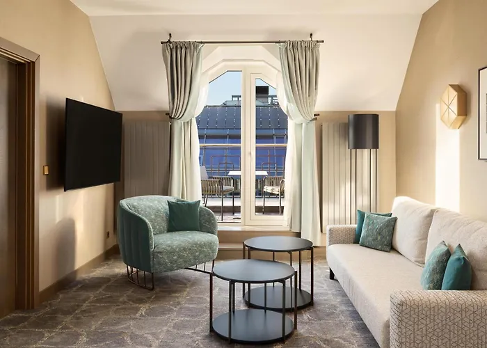 Hilton Plaza Hotel