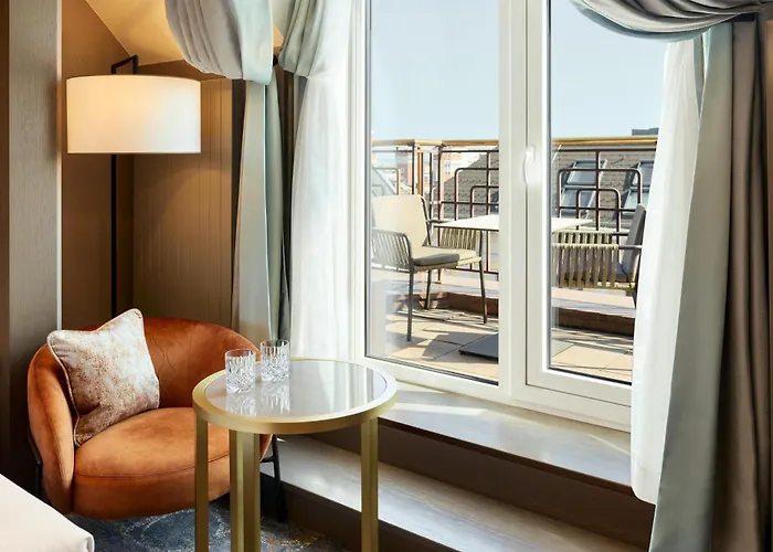 Hilton Plaza Ξενοδοχείο 4*